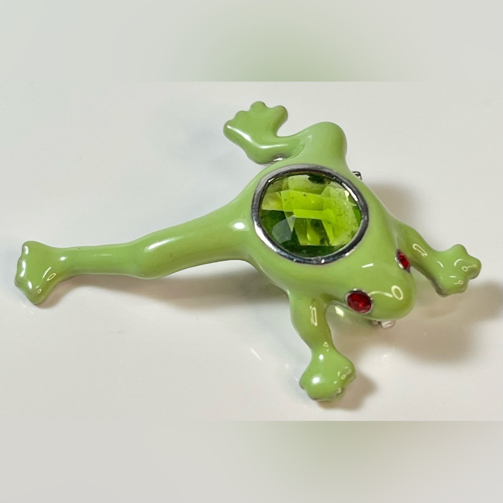 Lighter green enamel & silvertone frog faceted green crystal belly red eyes 483